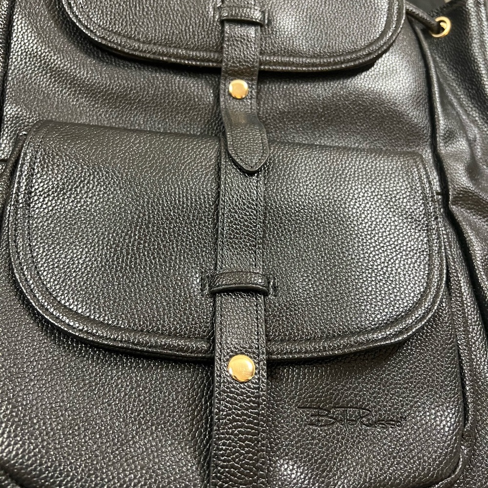 Sleek‎ Black Women's Leather Backpack - Picture 3 of 6